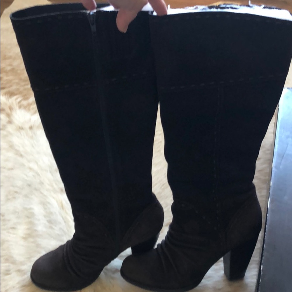 Beautiful EUC Seychelles Dublin Brown Suede Boots